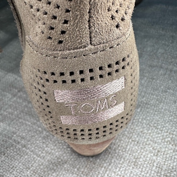 TOMS Majorca Peep Toe Bootie (Stucco Suede Perforated) block heel - Picture 7 of 16